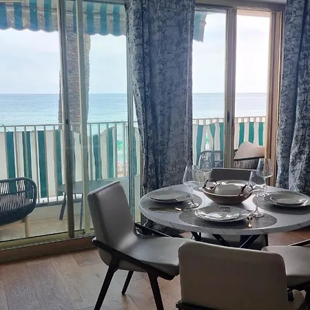 Sea View 1br, Steps To The Appartement