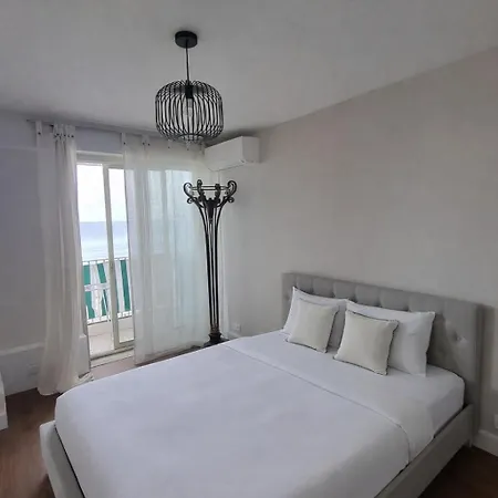 Sea View 1br, Steps To The Appartement *